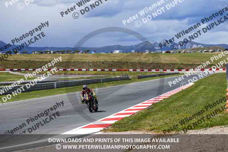 cadwell no limits trackday;cadwell park;cadwell park photographs;cadwell trackday photographs;enduro digital images;event digital images;eventdigitalimages;navarra;no limits trackdays;peter wileman photography;racing digital images;trackday digital images;trackday photos